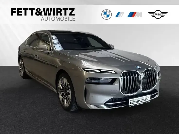 Gebraucht BMW 750e Sport Line 489 PS (359 kW) 2025 Limousine