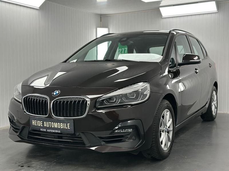 Braun Gebraucht 2021 BMW 216 Active Tourer Advantage Van / Kleinbus | 16.990 € (Superpreis) - Bild 1/4