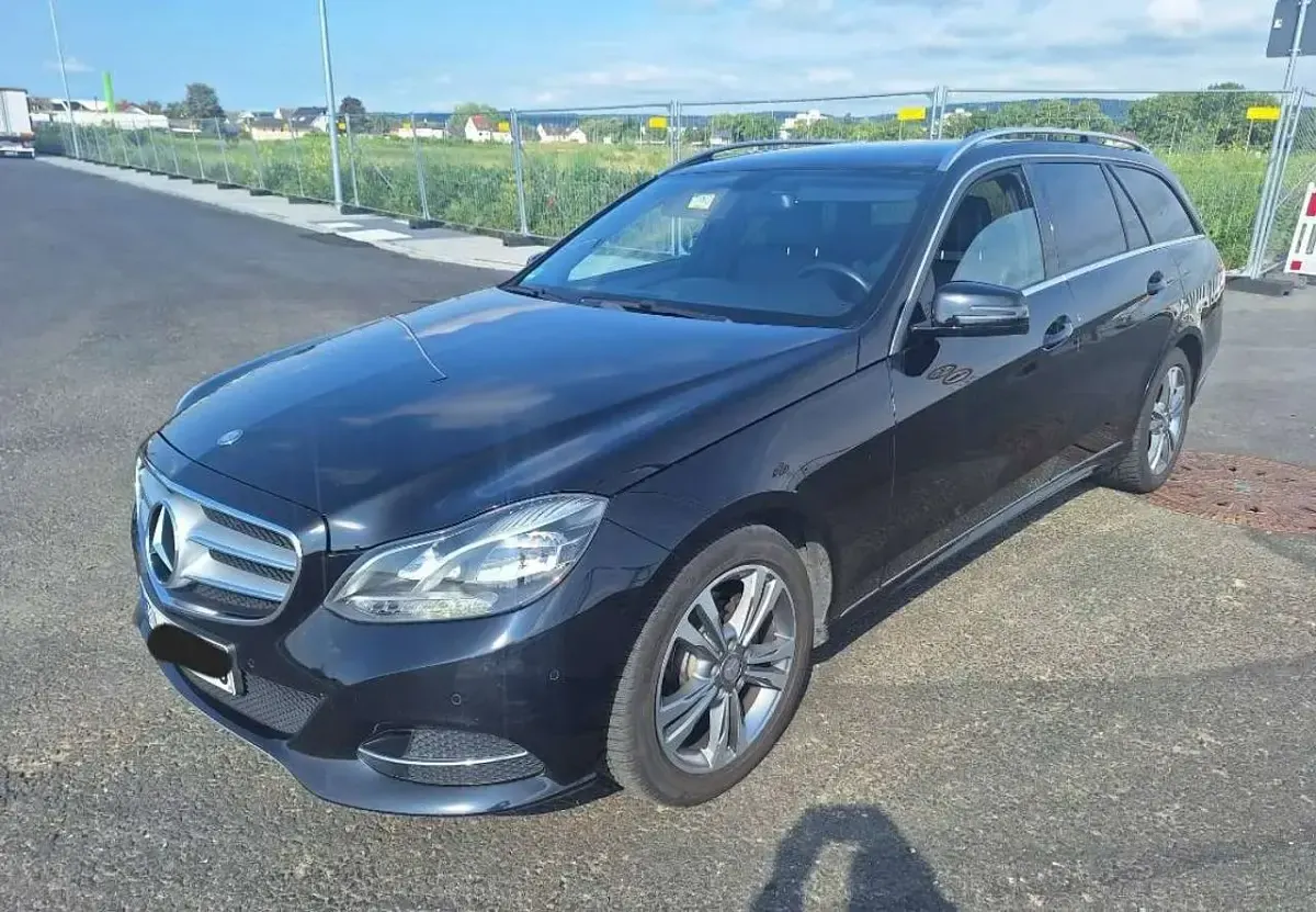 Gebraucht Mercedes E200 Avantgarde 136 PS (100 kW) 2014 Schwarz Kombi