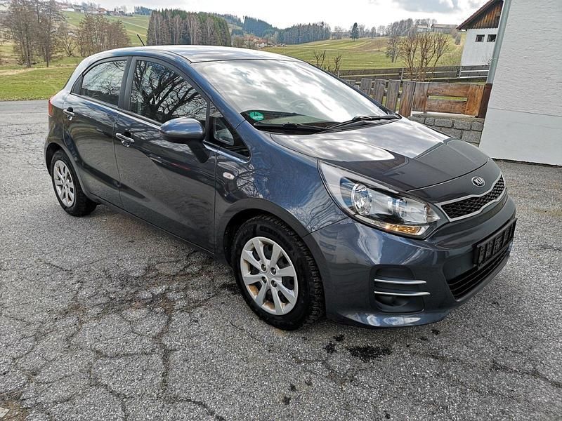 Gebraucht Kia Rio 90 PS (66 kW) 2015 Grau Kleinwagen