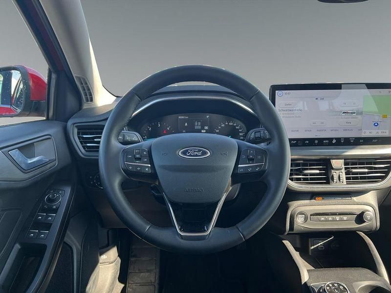 Gebraucht Ford Focus Titanium 116 PS (85 kW) 2023 Rot Limousine