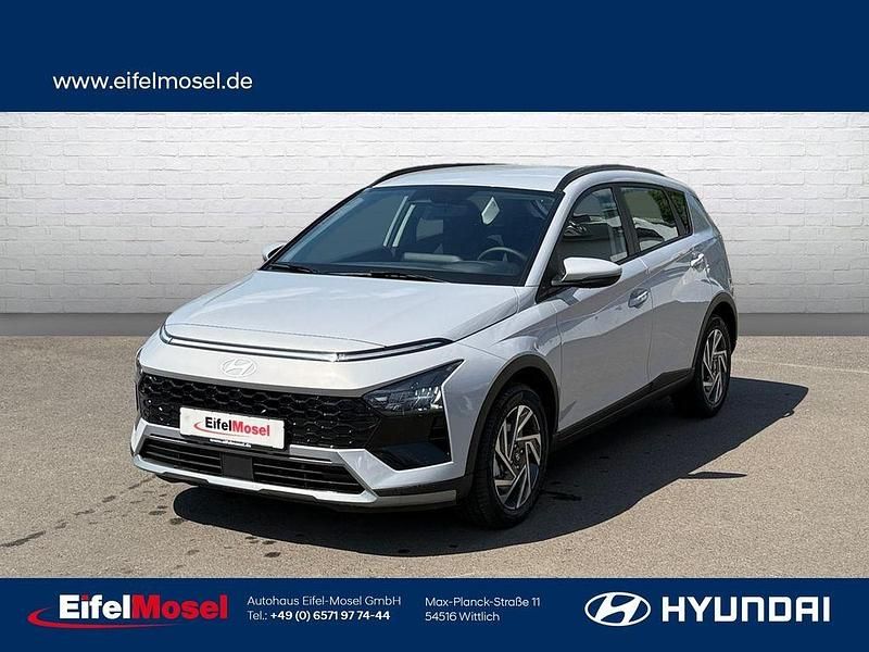 Grau Neu 2024 Hyundai Bayon Trend SUV | 22.660 € (Etwas zu teuer) - Bild 1/4