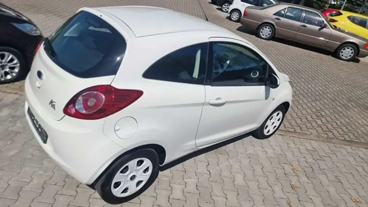 Gebraucht Ford Ka 69 PS (50 kW) 2016 Weiß Kleinwagen