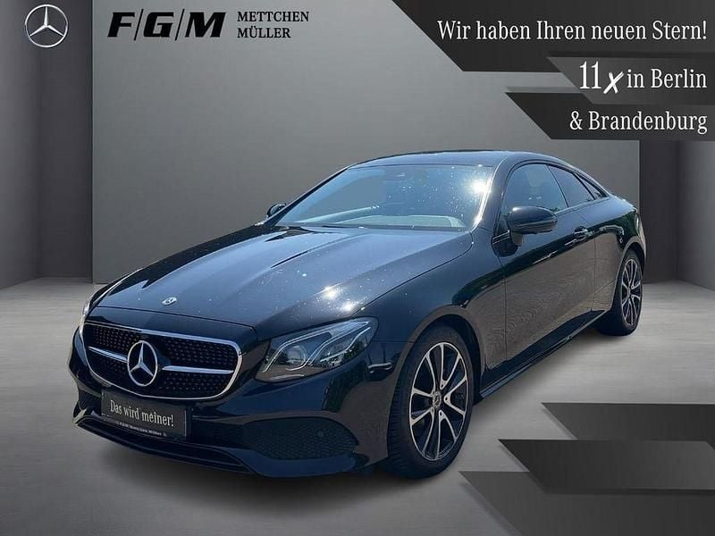 Obsidianschwarz metalliclack Gebraucht 2020 Mercedes E220 Avantgarde Coupé | 38.370 € (Fairer Preis) - Bild 1/4