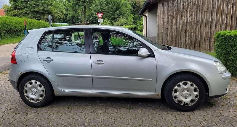 Grau Gebraucht 2006 VW Golf V Goal Limousine | 650 € (Superpreis) - Bild 1/4