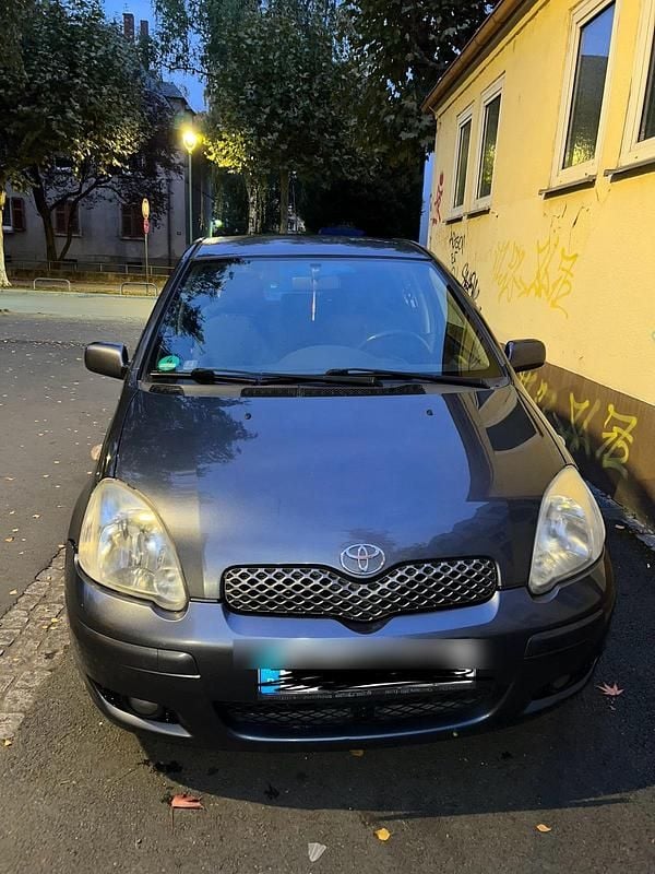 Grau Gebraucht 2005 Toyota Yaris Kleinwagen | 2.000 € (Fairer Preis) - Bild 1/4