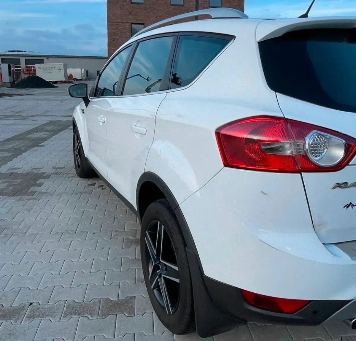 Używany Ford Kuga Individual 140 KM (102 kW) 2012 Biały SUV