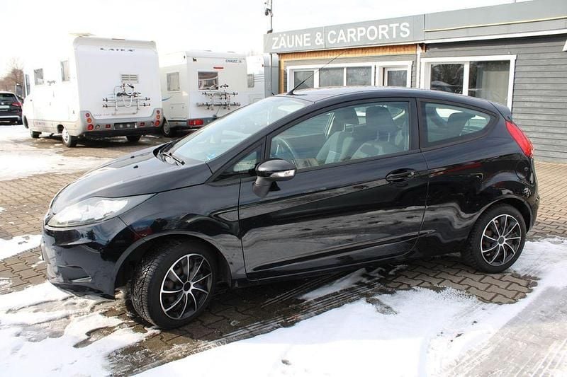 Gebraucht Ford Fiesta Trend 60 PS (44 kW) 2012 Schwarz Kleinwagen