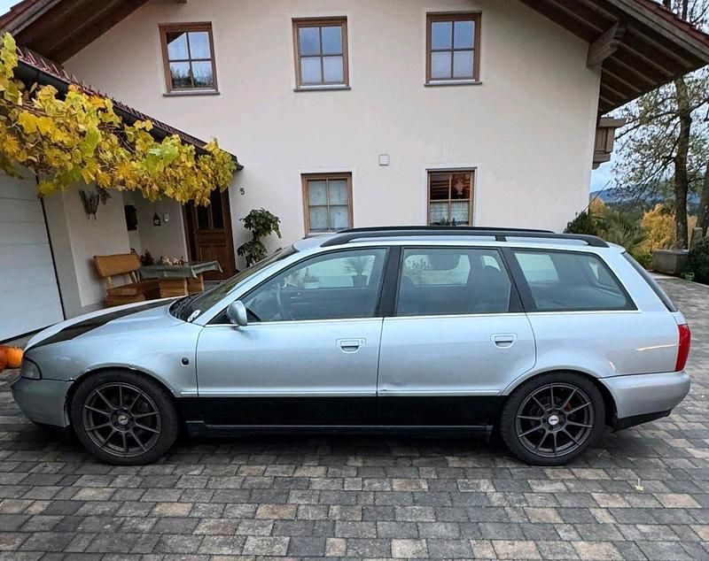 Silber Gebraucht 1998 Audi A4 Kombi | 2.000 € (Guter Preis) - Bild 1/4