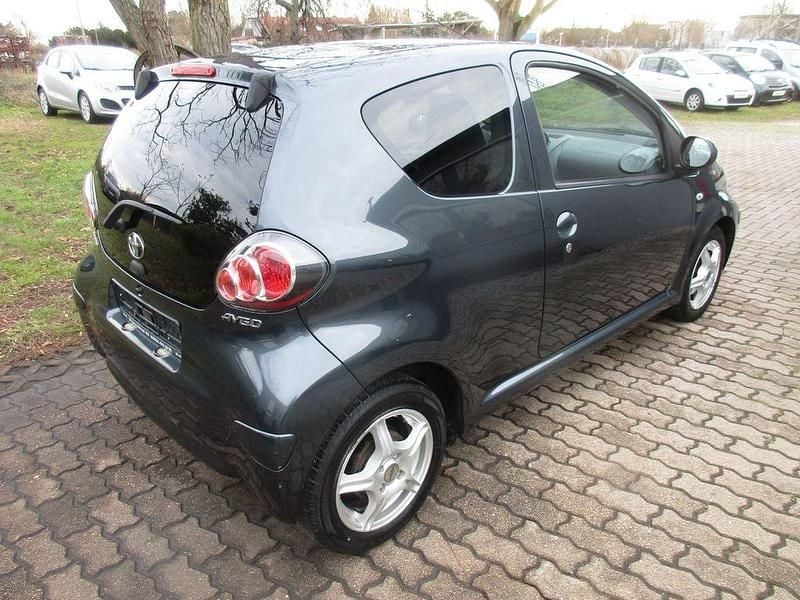 Gebraucht Toyota Aygo Edition 68 PS (50 kW) 2012 Grau Kleinwagen