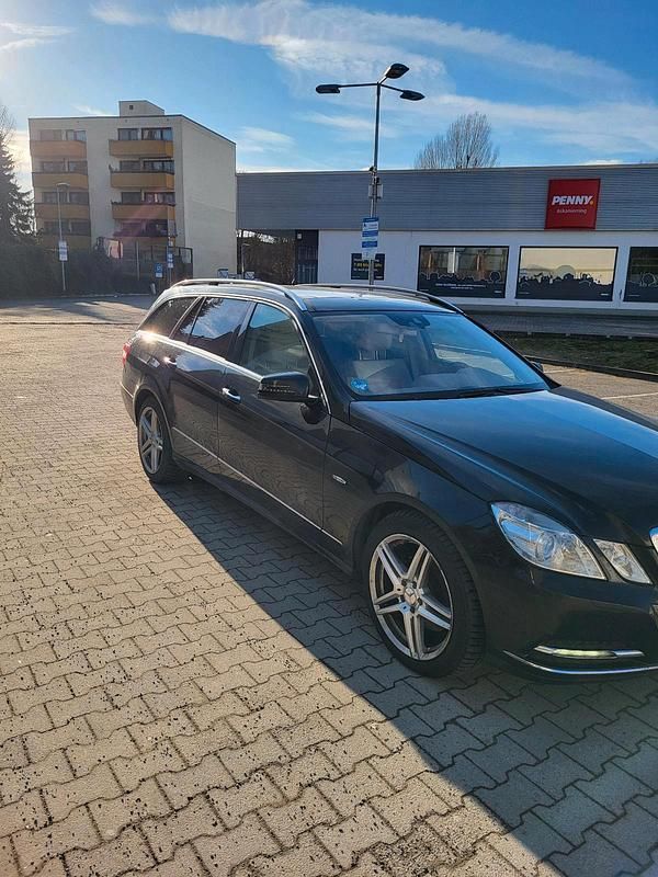 Gebraucht Mercedes E350 231 PS (169 kW) 2010 Schwarz Kombi