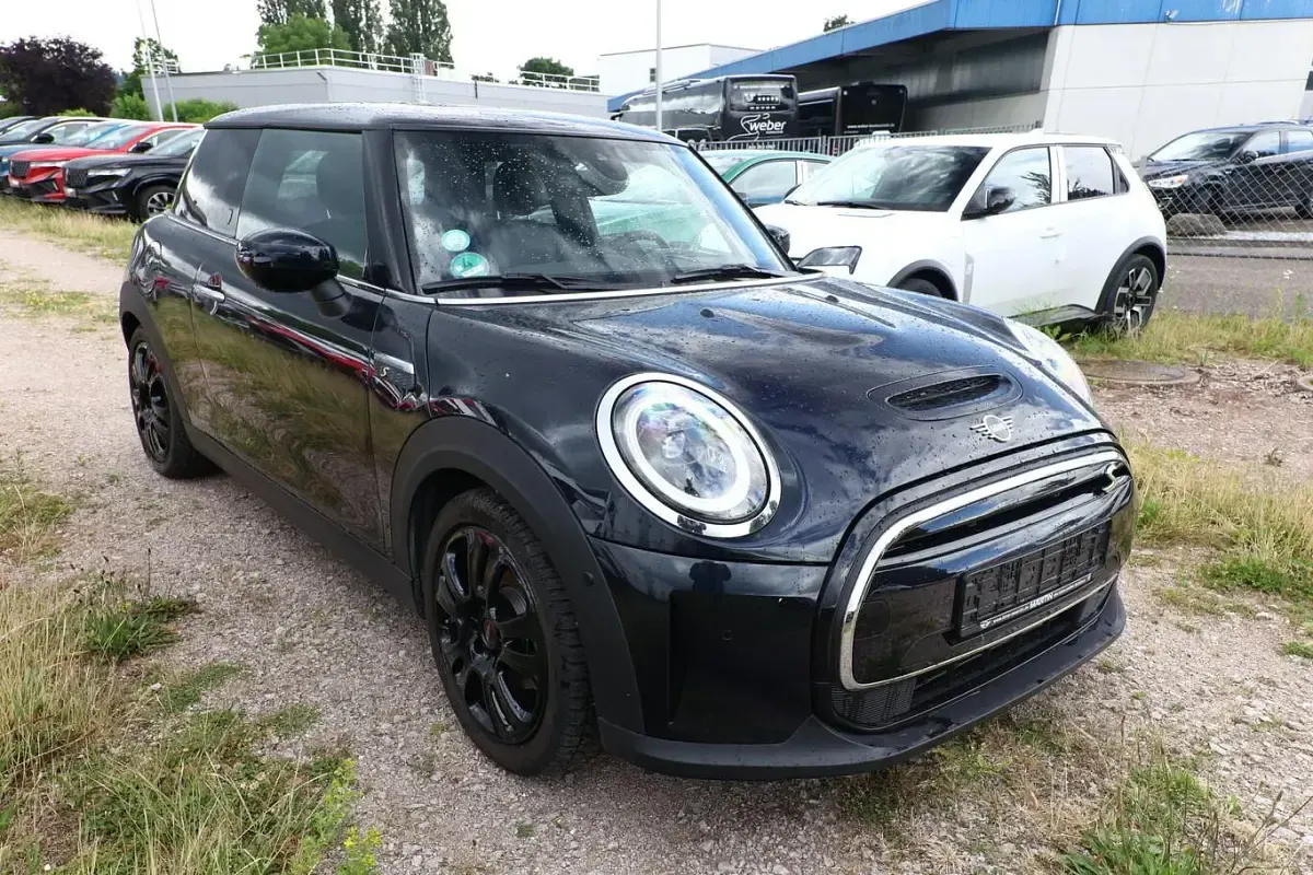 Gebraucht Mini Cooper SE 135 kW (184 PS) 2022 Enigmatic schwarz metallic Kleinwagen