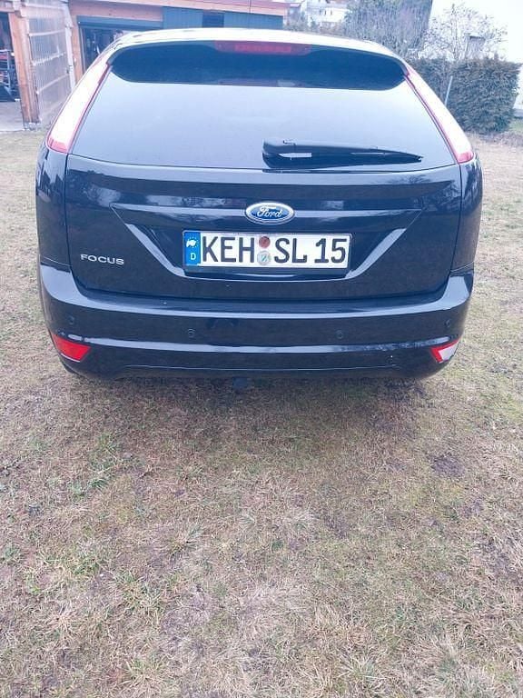 Gebraucht Ford Focus 125 PS (91 kW) 2010 Schwarz Limousine