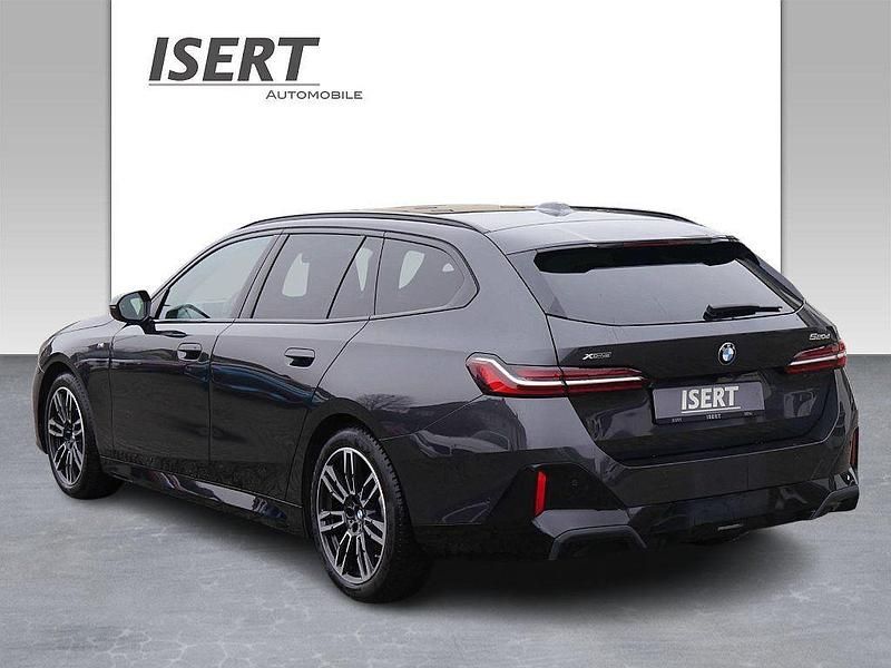 Gebraucht BMW 520 M Sport 197 PS (144 kW) 2024 Grau Limousine