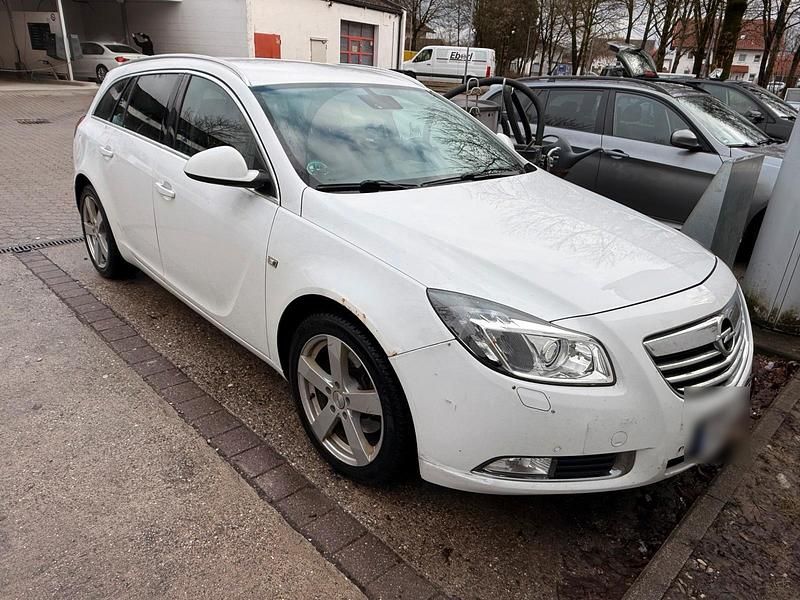 Gebraucht Opel Insignia 160 PS (117 kW) 2011 Weiß Kombi