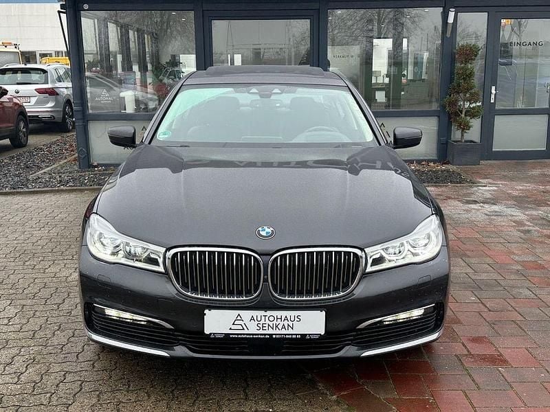 Gebraucht BMW 740 320 PS (235 kW) 2017 Grau Limousine