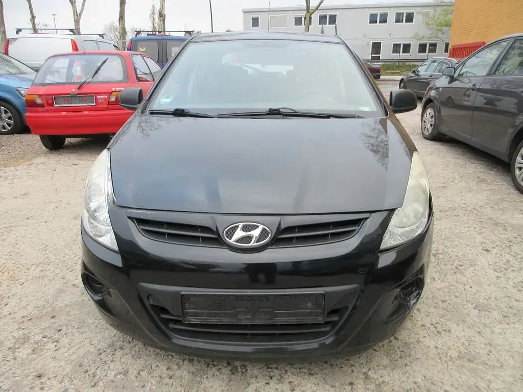 Second-hand Hyundai i20 77 CP (56 kW) 2012 Negru Hatchback
