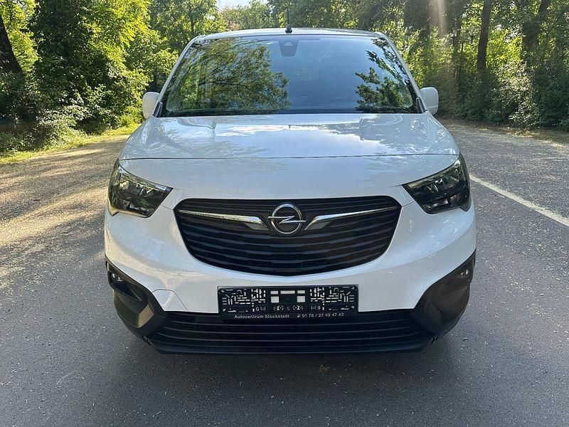 Gebraucht Opel Combo Edition 131 PS (96 kW) 2021 Weiß Van / Kleinbus