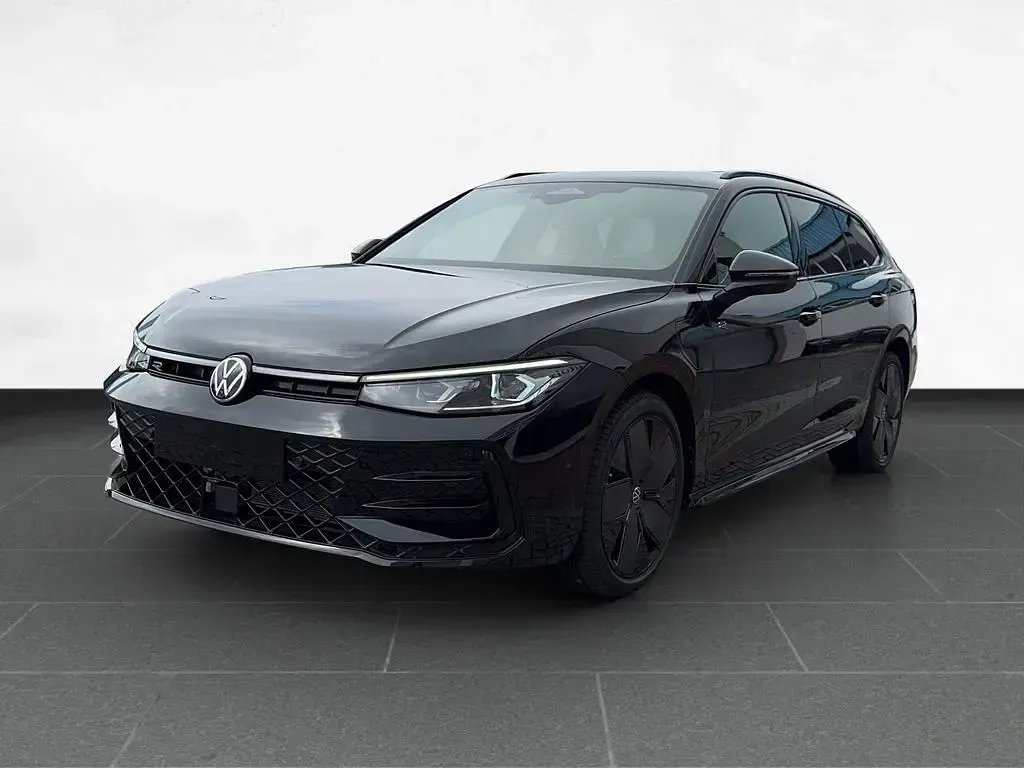 Gebraucht VW Passat R-line 272 PS (200 kW) 2024 Grenadillschwarz metallic Kombi