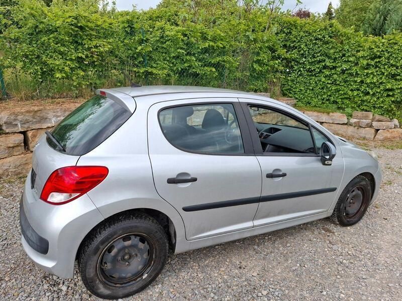Gebraucht Peugeot 207 Filou 73 PS (53 kW) 2008 Silber Limousine