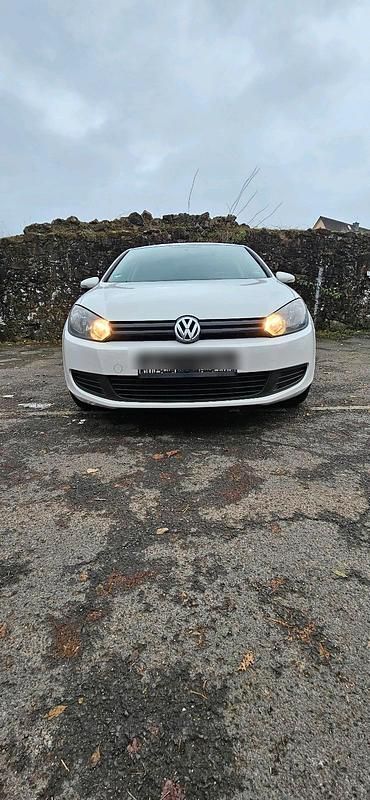 Weiß Gebraucht 2012 VW Golf VI Limousine | 7.600 € (Fairer Preis) - Bild 1/4