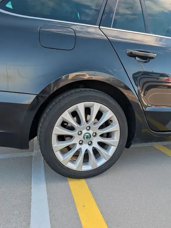 Gebraucht Skoda Superb Elegance 140 PS (102 kW) 2013 Schwarz Kombi