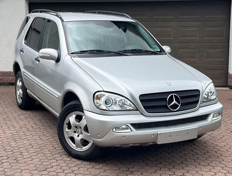 Gebraucht Mercedes ML270 163 PS (119 kW) 2002 Silber SUV
