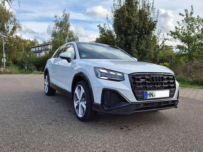 Weiß Gebraucht 2023 Audi Q2 S-Line SUV | 34.900 € (Fairer Preis) - Bild 1/4