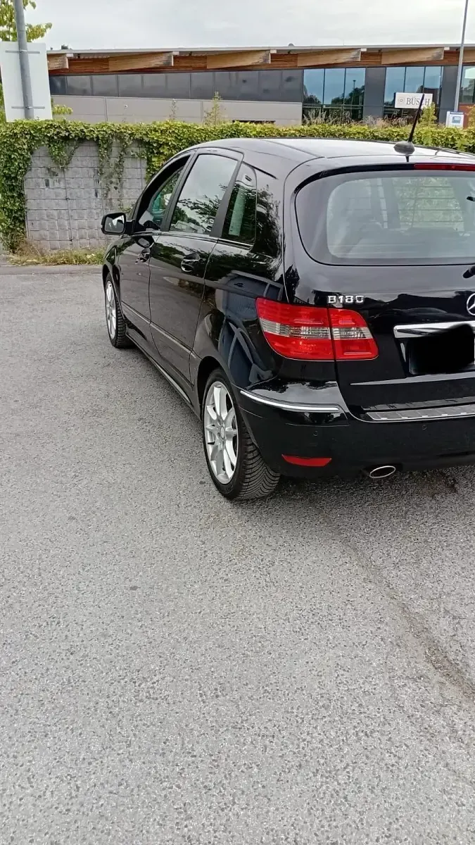 Gebraucht Mercedes B180 105 PS (77 kW) 2009 Schwarz Van / Kleinbus