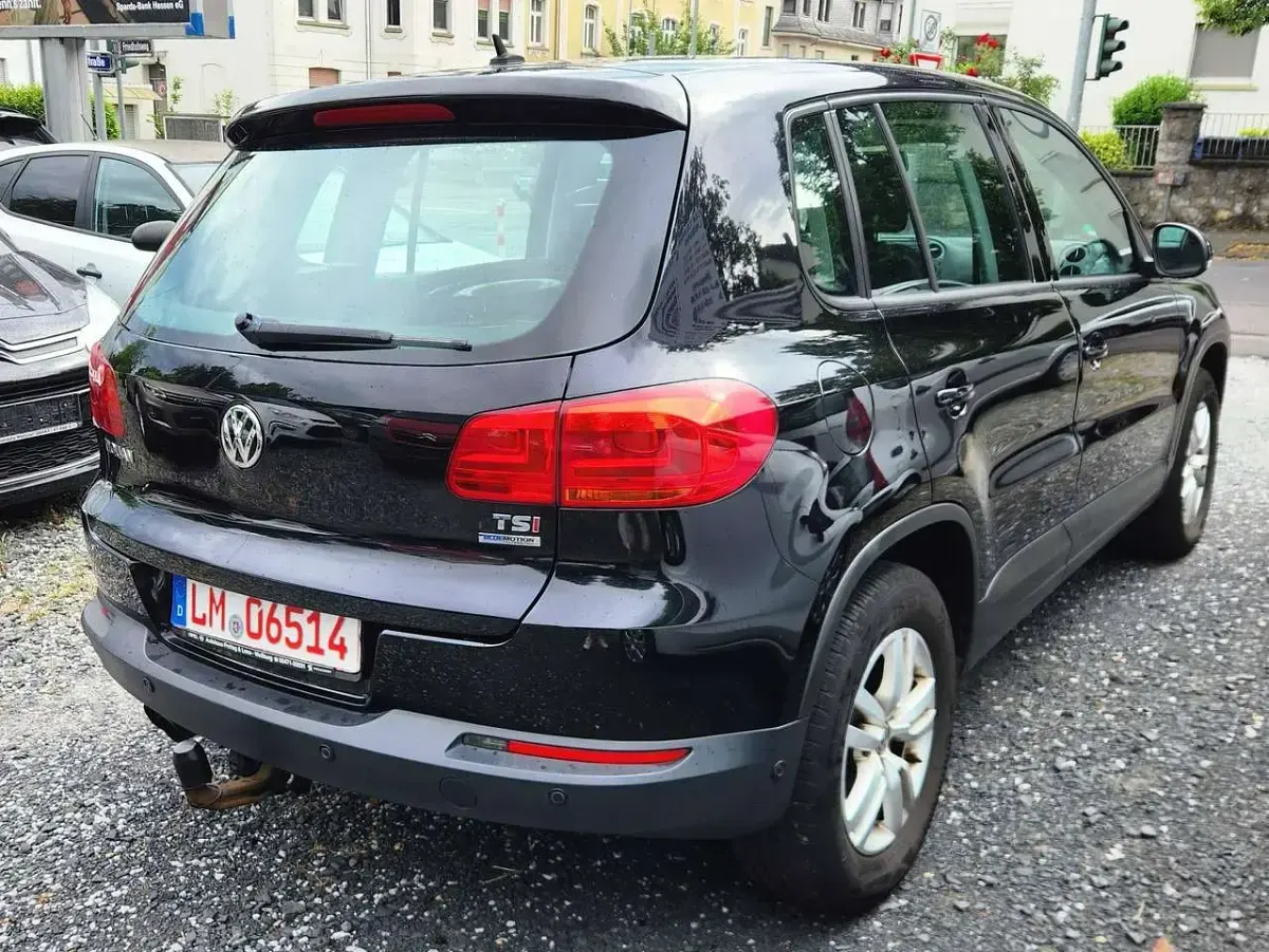 Gebraucht VW Tiguan Trendline 122 PS (89 kW) 2012 Deep black perleffekt SUV