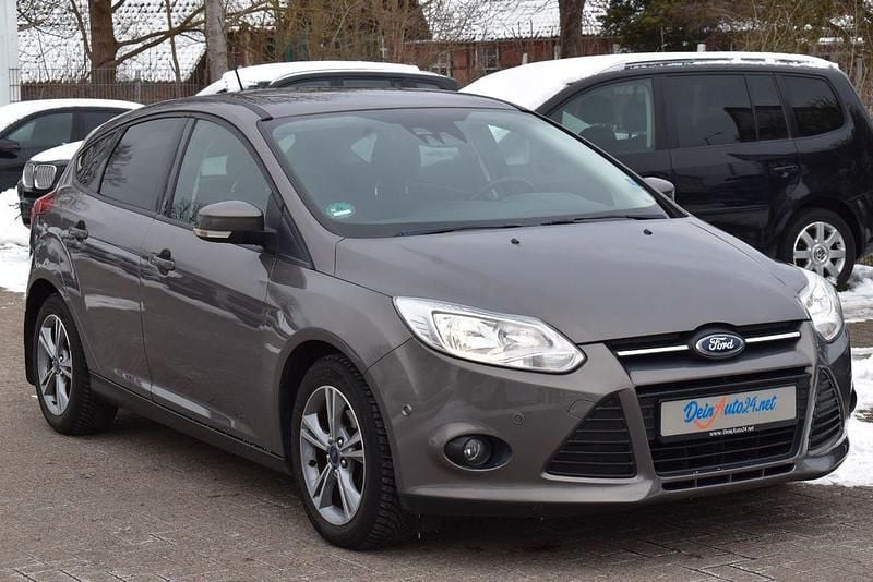 Gebraucht Ford Focus Trend 101 PS (74 kW) 2013 Braun Limousine