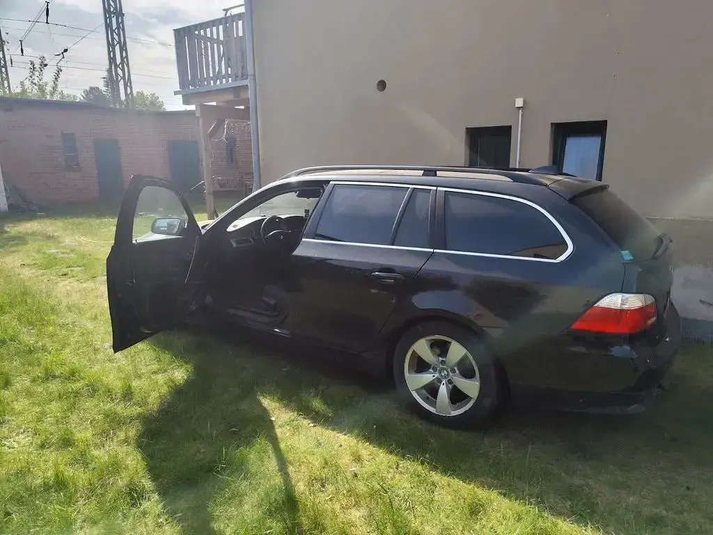 Second-hand BMW 523 177 CP (130 kW) 2006 Negru Break