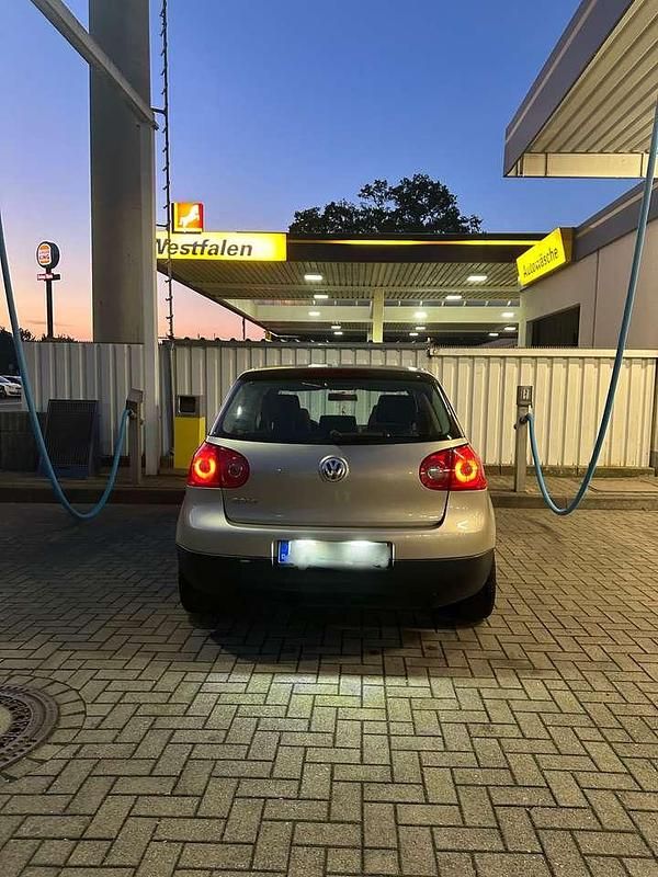 Gebraucht 2004 VW Golf IV Comfortline Limousine | 3.000 € (Teuer) - Bild 1/4