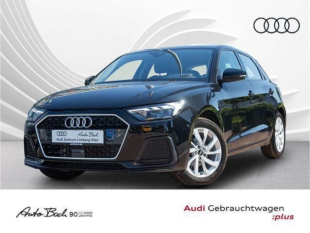 Schwarz (mythosschwarz metallic) Gebraucht 2024 Audi A1 Sportback Advanced Plus Kleinwagen | 20.940 € (Superpreis) - Bild 1/4