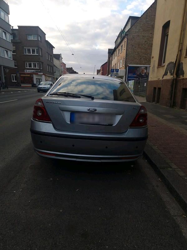 Grau Gebraucht 2005 Ford Mondeo Limousine | 1.850 € - Bild 1/4