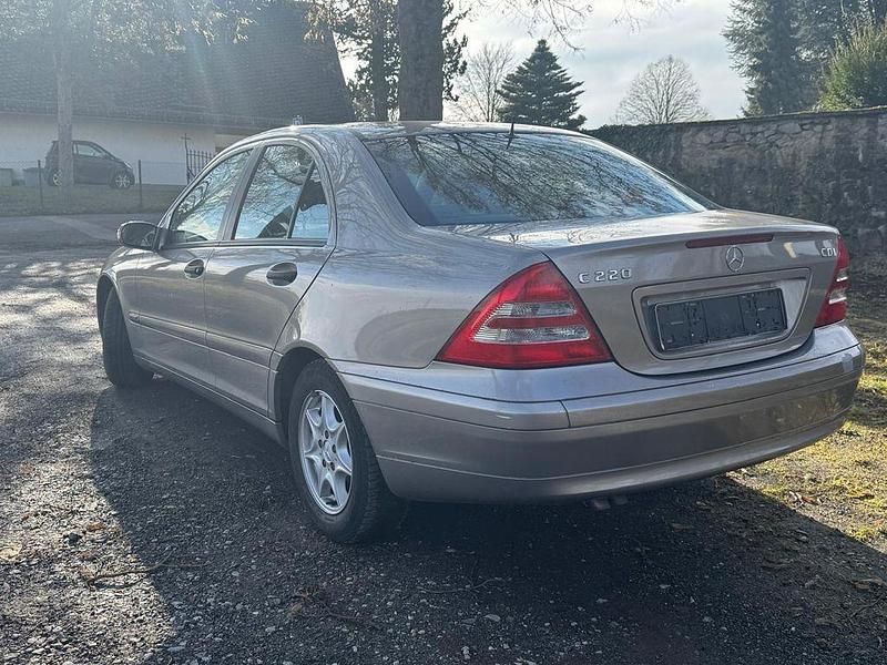 Gebraucht Mercedes C220 150 PS (110 kW) 2005 Silber Limousine
