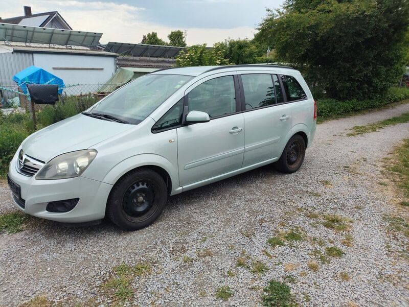 Grün Gebraucht 2009 Opel Zafira Van / Kleinbus | 1.700 € - Bild 1/4