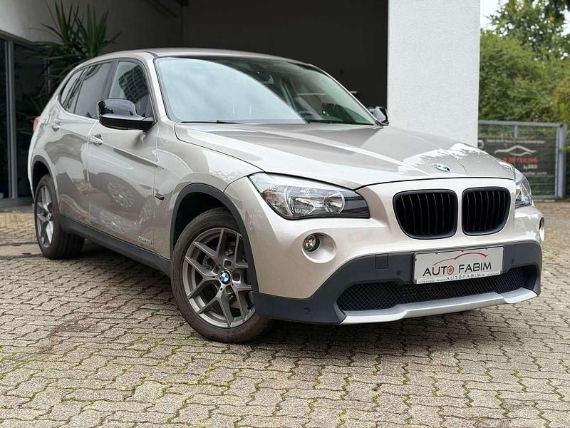 Kaschmirsilber metallic Gebraucht 2011 BMW X1 SUV | 14.950 € (Teuer) - Bild 1/4