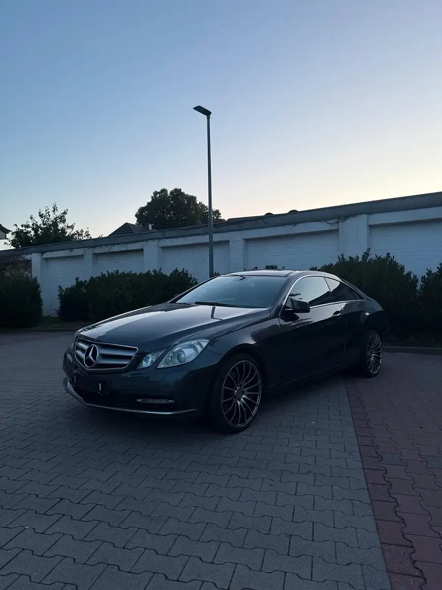 Gebraucht Mercedes E350 231 PS (169 kW) 2011 Grau Coupé