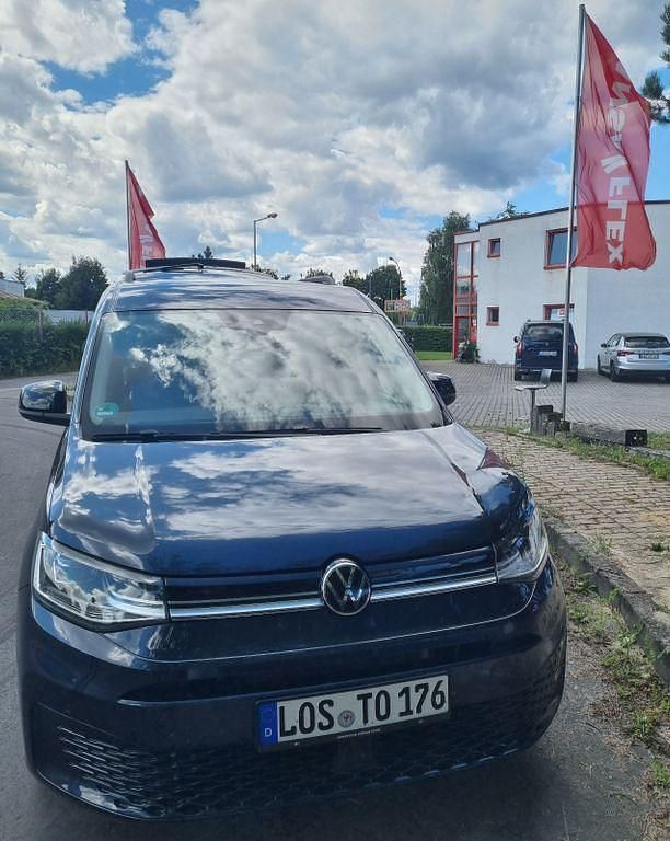 Neu VW Caddy Maxi Goal 122 PS (89 kW) 2025 Blau Van / Kleinbus