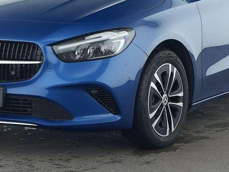 Gebraucht Mercedes E250 163 PS (119 kW) 2024 Metalliclack spektralblau Limousine