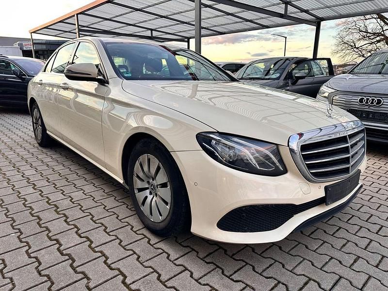 Gebraucht Mercedes E200 160 PS (117 kW) 2020 Beige Limousine
