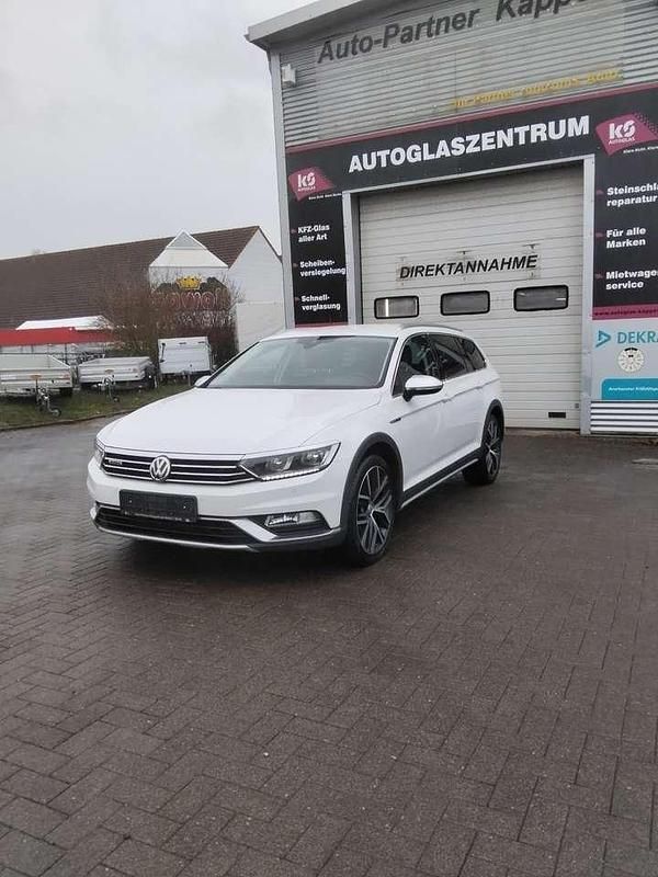 Gebraucht VW Passat Alltrack Highline 190 PS (139 kW) 2018 Oryxweiß perlmutteffekt Kombi
