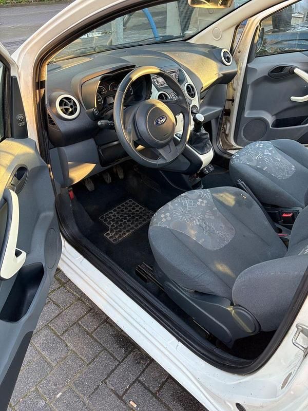 Gebraucht Ford Ka Titanium 69 PS (50 kW) 2009 Weiß Kleinwagen