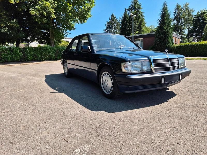 Gebraucht Mercedes 190 136 PS (100 kW) 1993 Blau Limousine