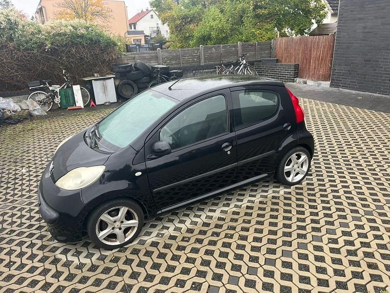 Schwarz Gebraucht 2006 Peugeot 107 Kleinwagen | 1.490 € (Superpreis) - Bild 1/4