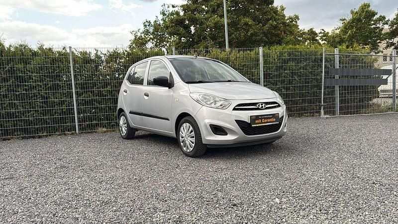 Silber Gebraucht 2013 Hyundai i10 Edition Kleinwagen | 4.300 € (Fairer Preis) - Bild 1/4