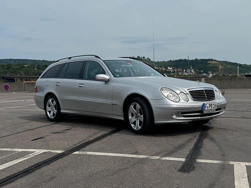 Silber Gebraucht 2003 Mercedes E500 Avantgarde Kombi | 12.500 € (Etwas zu teuer) - Bild 1/4