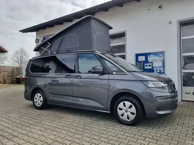 Neu VW California Beach 150 PS (110 kW) 2026 Puregrey Van