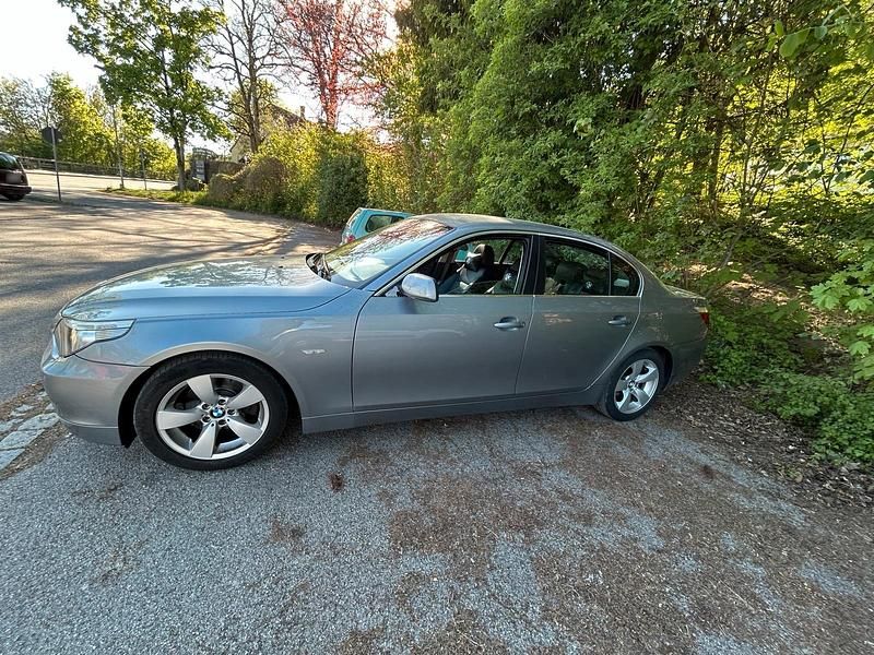 Second-hand BMW 520 163 CP (119 kW) 2006 Berlinǎ